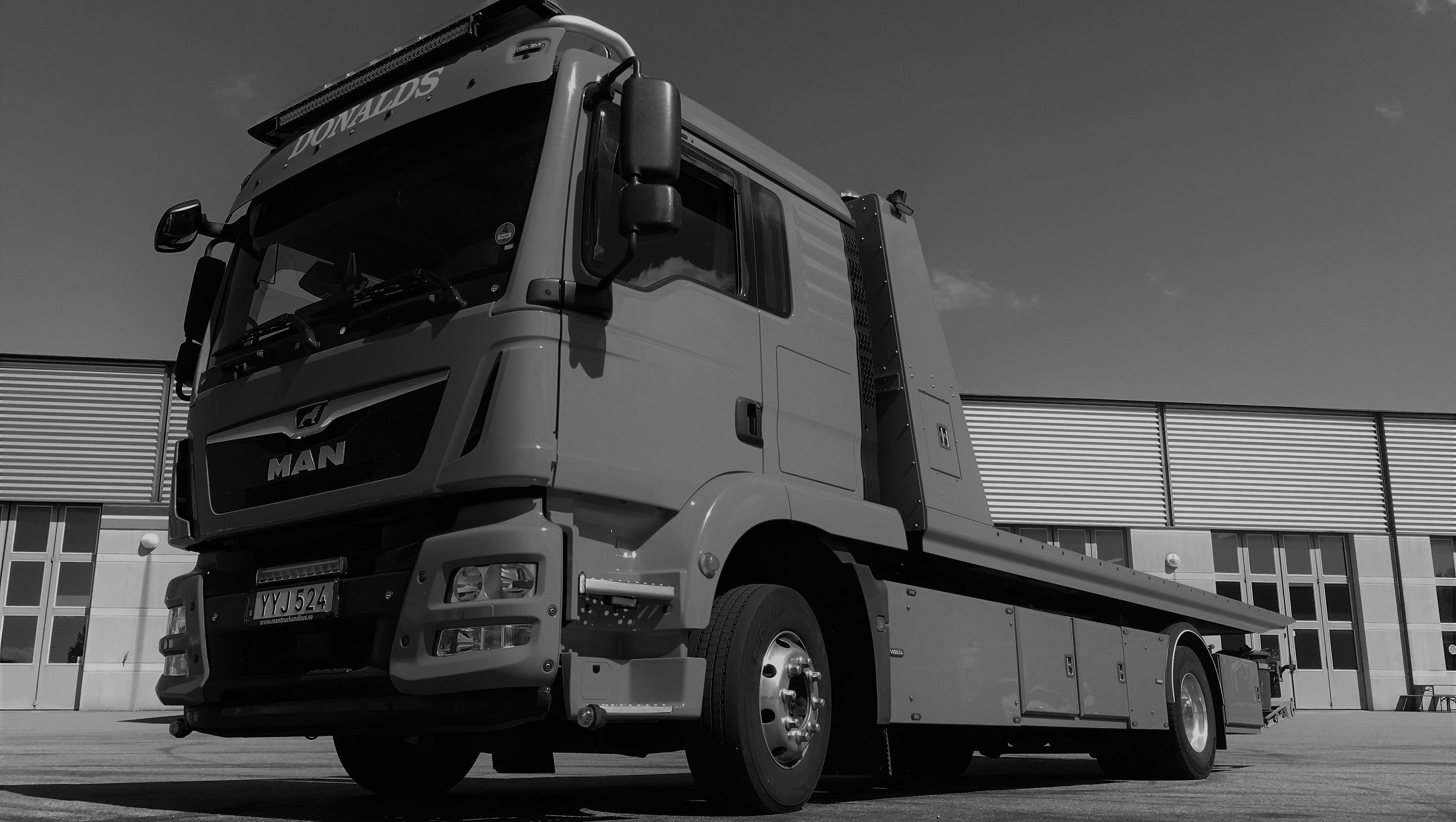 Flakbärgare hos Donalds Bilbärgning - Bärgningsbil i skåne